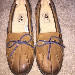 Super cute tan Ugg slide on